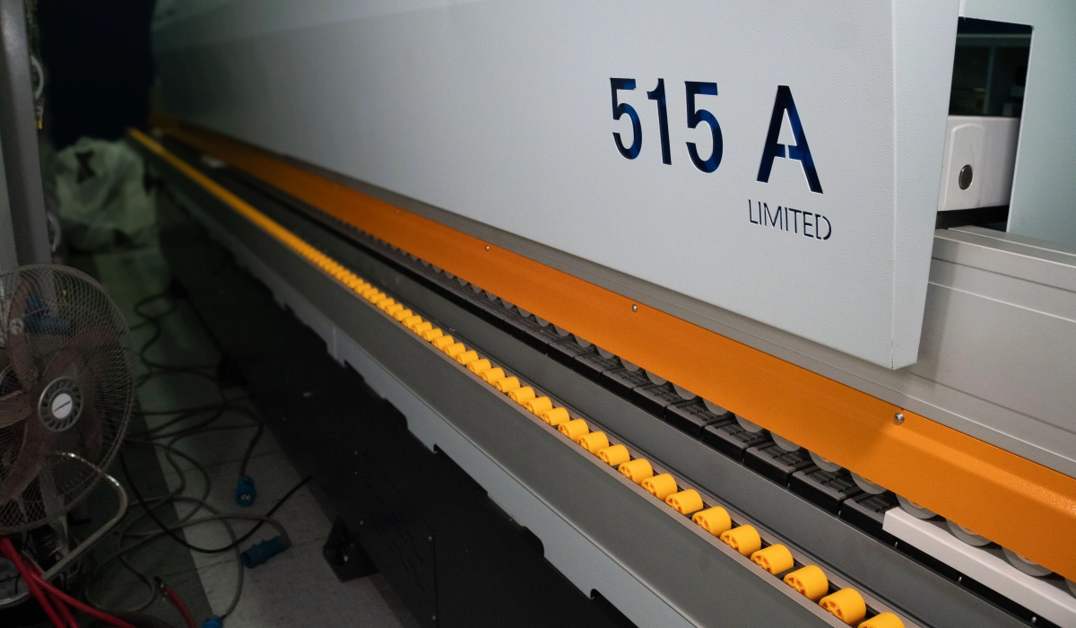 Enchapadora de cantos 515A para trabajos en melamina