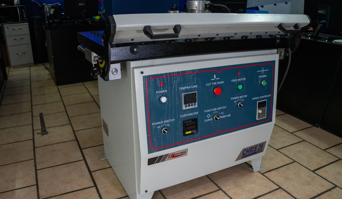 Enchapadora de cantos curvos CHRIS 26 para muebles