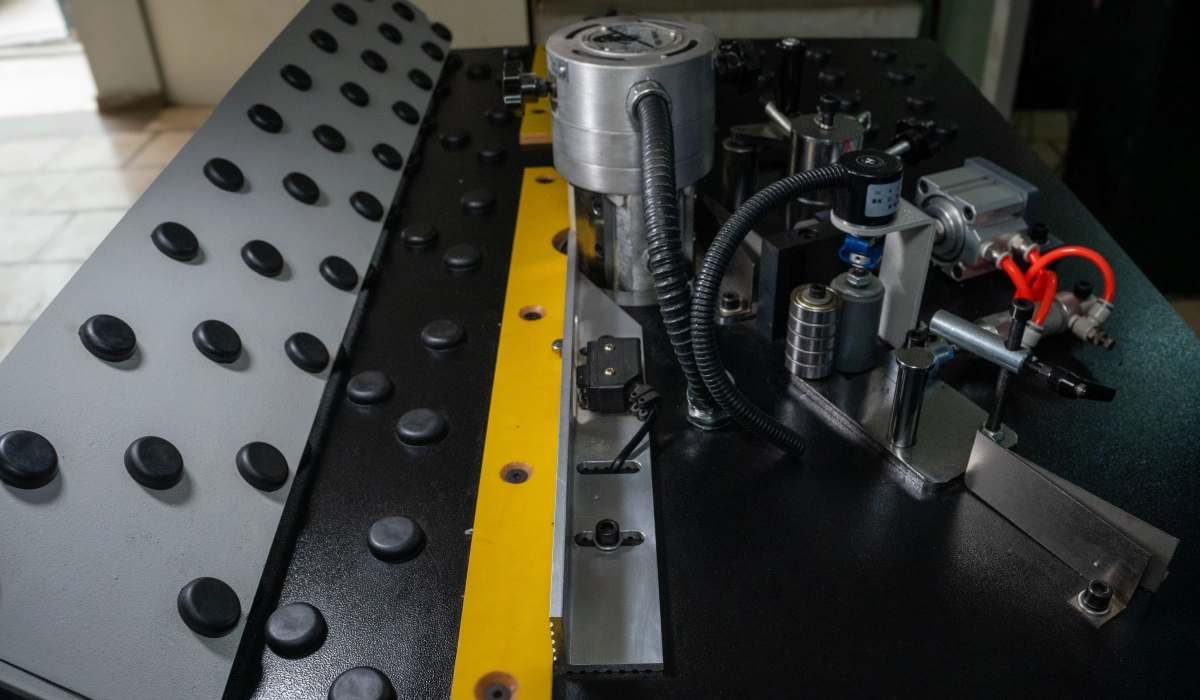 Enchapadora de cantos curvos CHRIS 26 para muebles