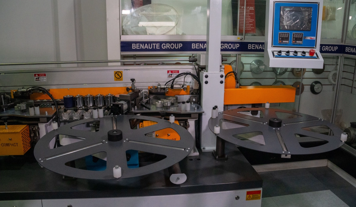 Enchapadora de cantos industrial 515AR para melamina y madera
