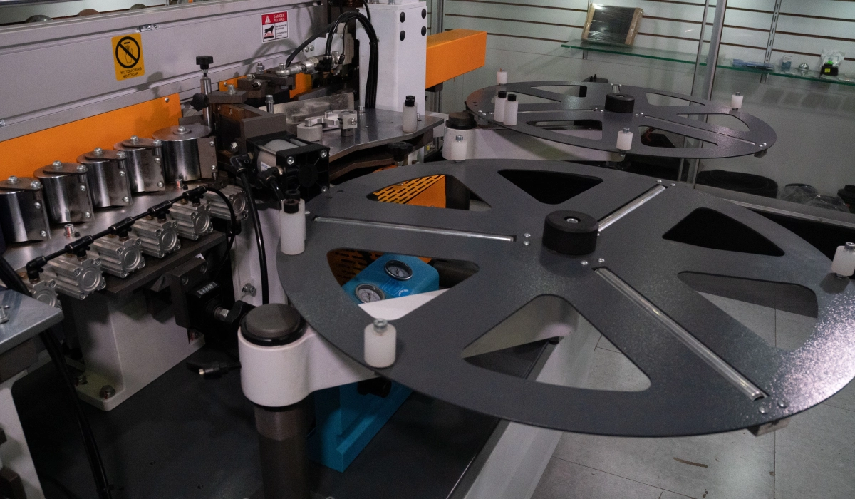 Enchapadora de cantos industrial 515AR para melamina y madera