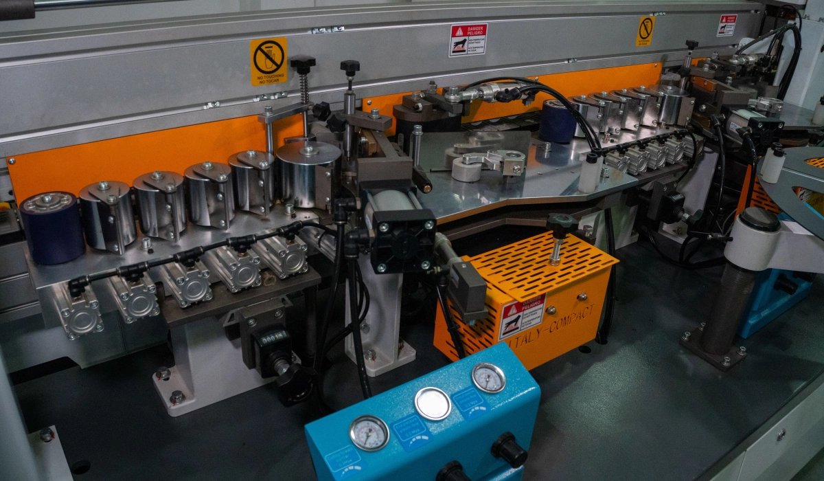Enchapadora de cantos industrial 515AR para melamina y madera