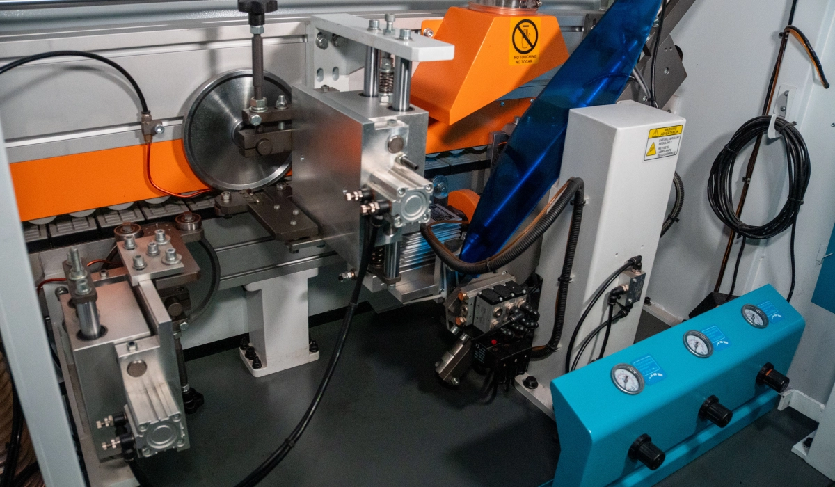 Enchapadora de cantos industrial 515AR para melamina y madera