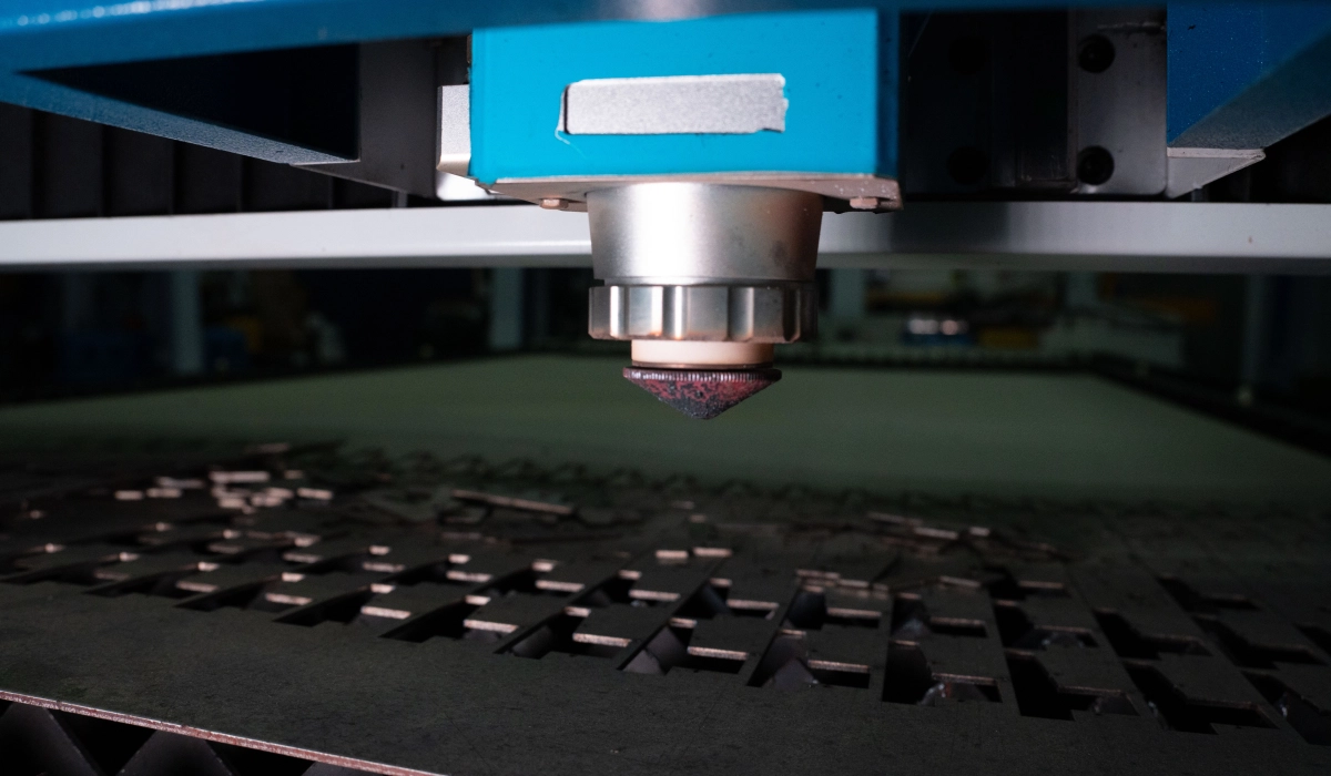 LASER FIBER CNC F150 CORTAR METAL 1