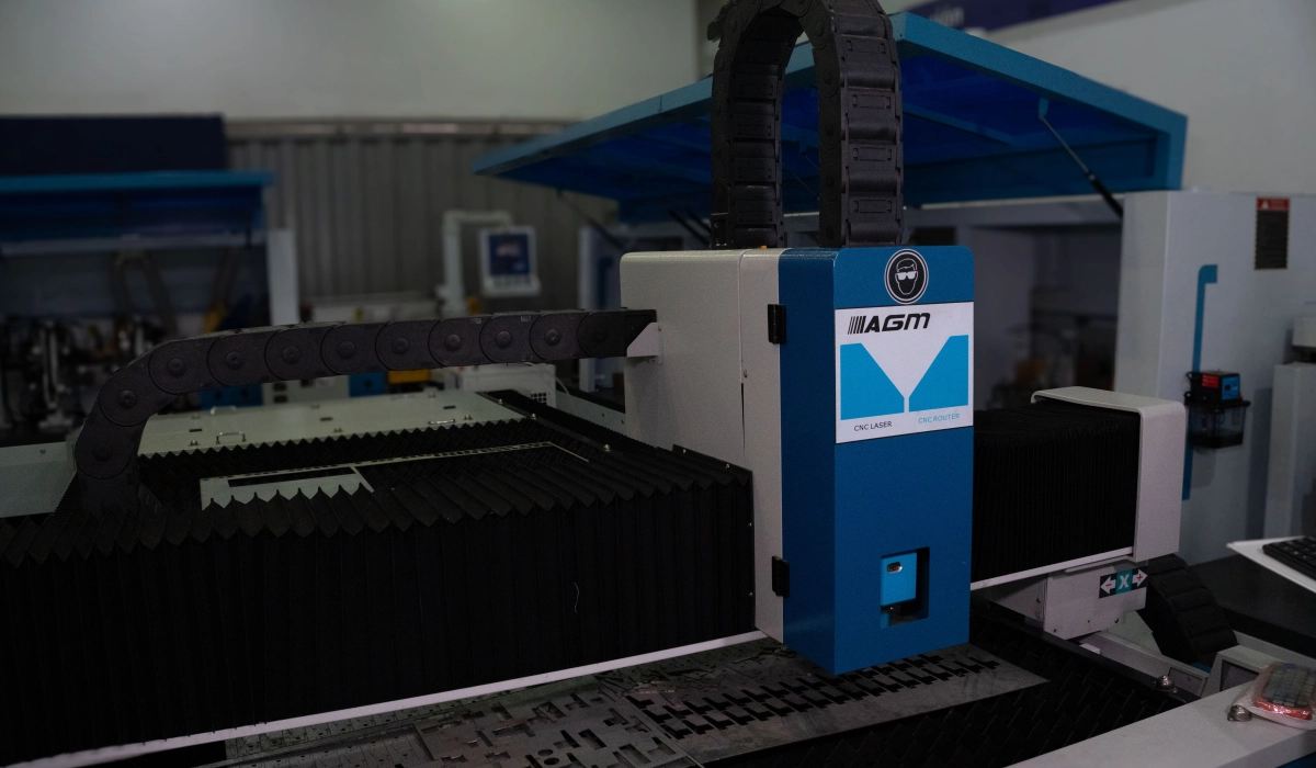 LASER FIBER CNC F150 CORTAR METAL 8