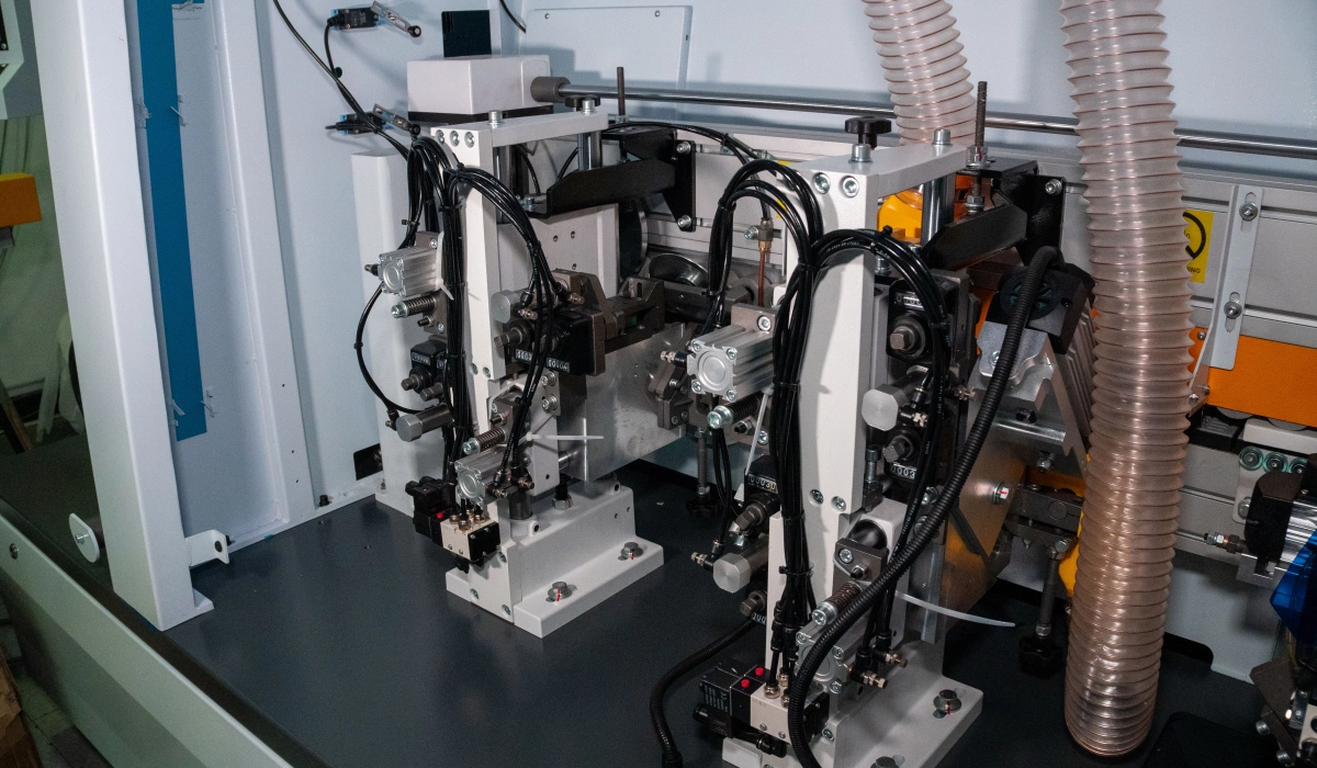 Enchapadora de cantos 515B compacta industrial