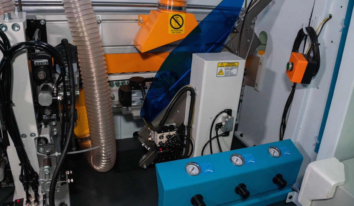 Enchapadora de cantos 515B compacta industrial