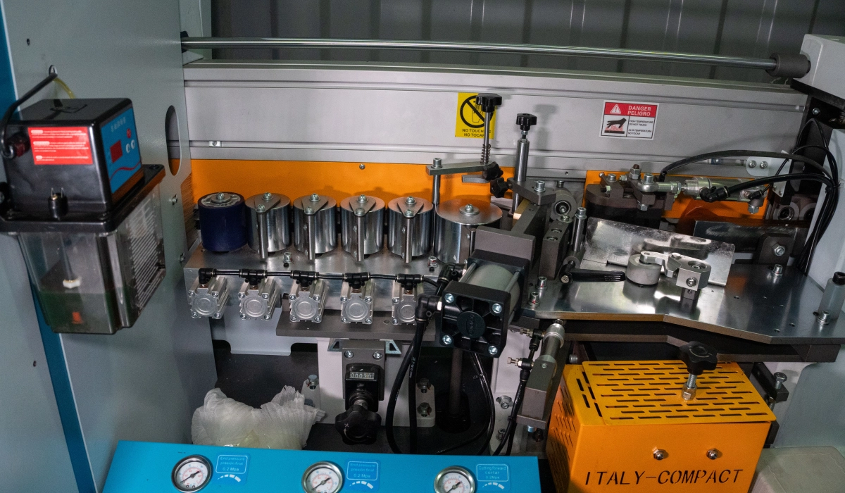 Enchapadora de cantos 515B compacta industrial
