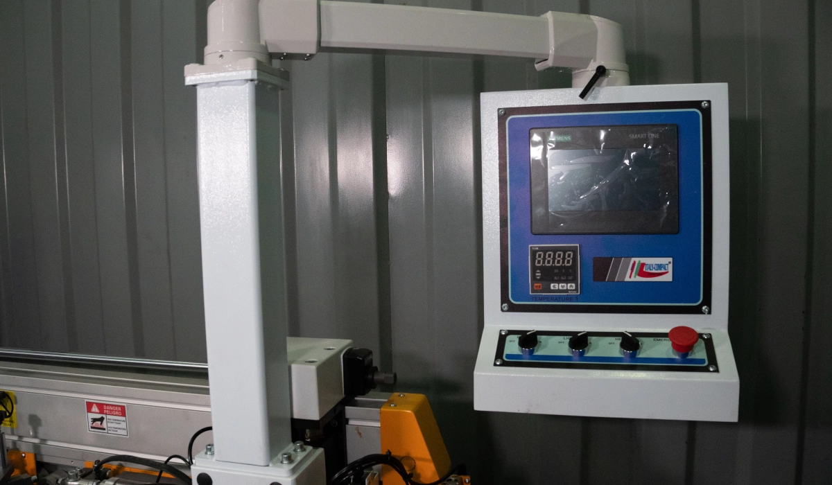 Enchapadora de cantos 515B compacta industrial