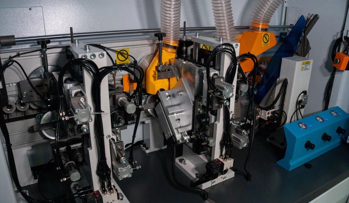 Enchapadora de cantos 515B compacta industrial